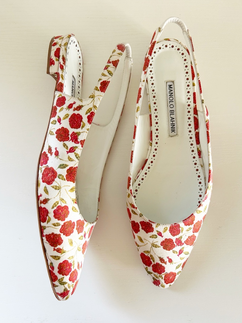 Manolo Blahnik Sawra Floral Rose Satin Slingback Flats Size EU 37.5